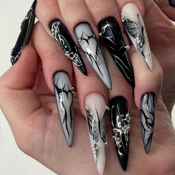 Kunstvolle Nagelspitzen mit modernen Mustern Karnz