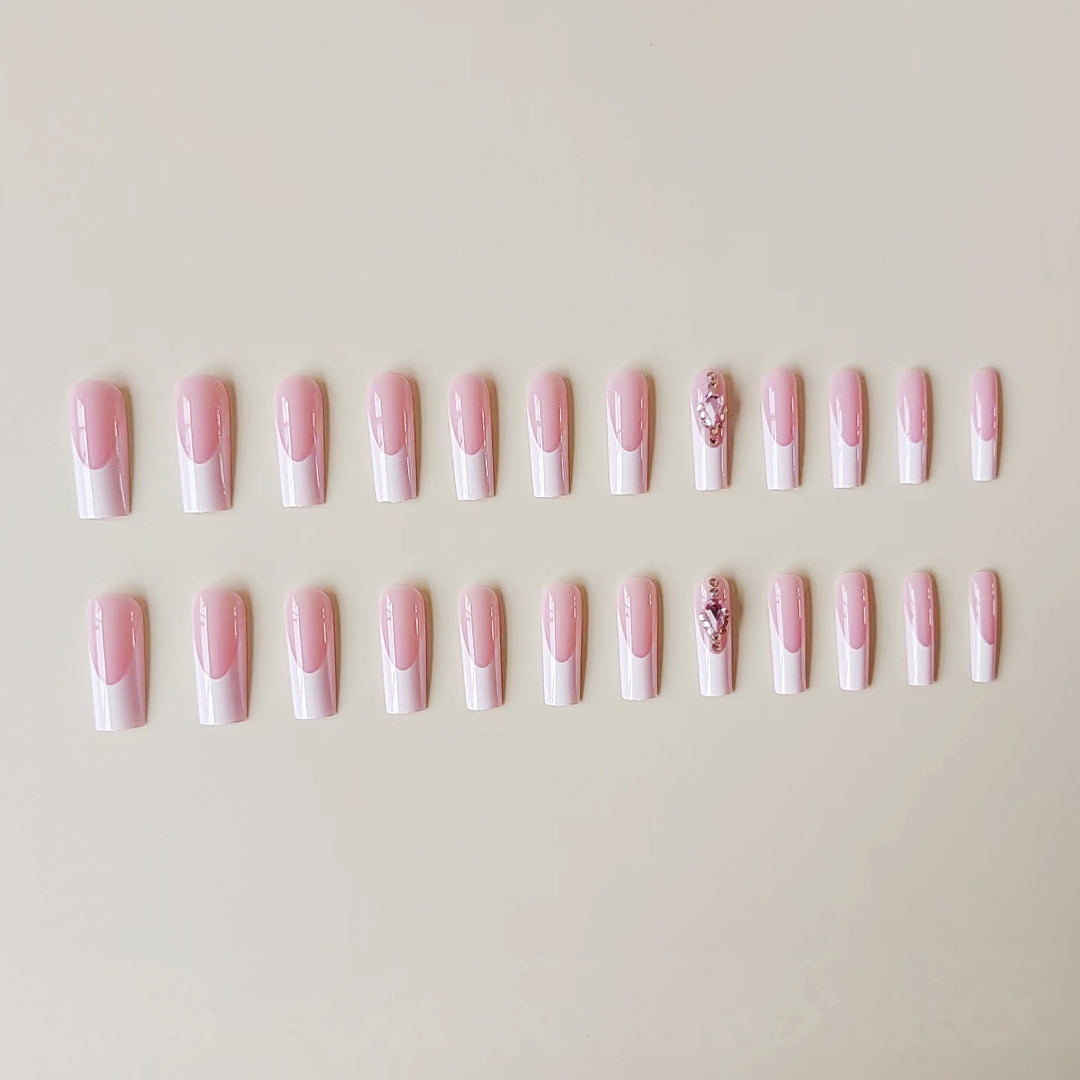 Glamouröse Acryl-Nägel Karnz