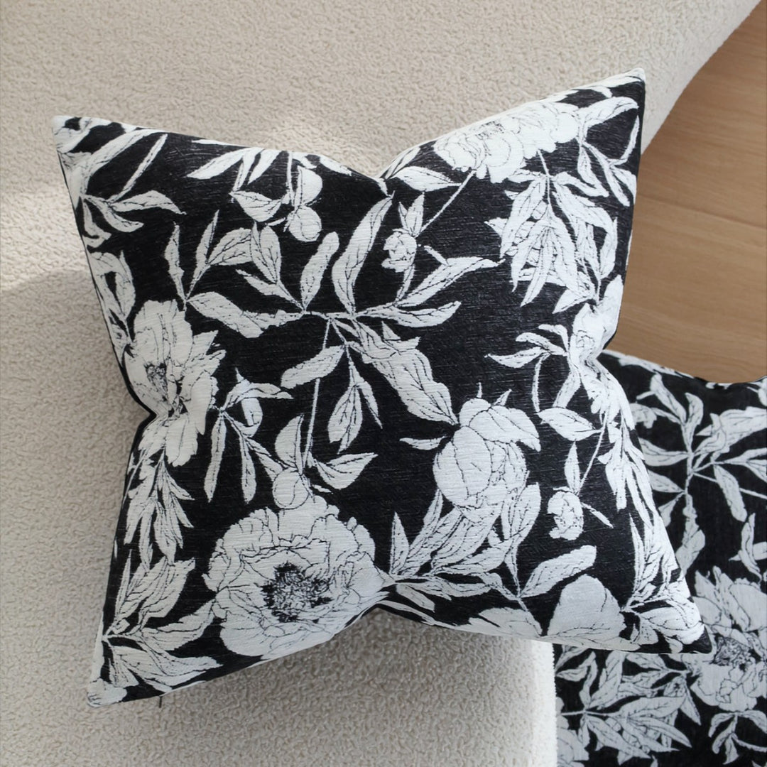 Elegantes Dekorationskissen mit floralem Muster