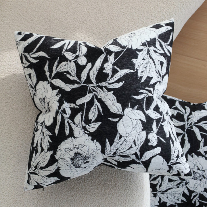 Elegantes Dekorationskissen mit floralem Muster