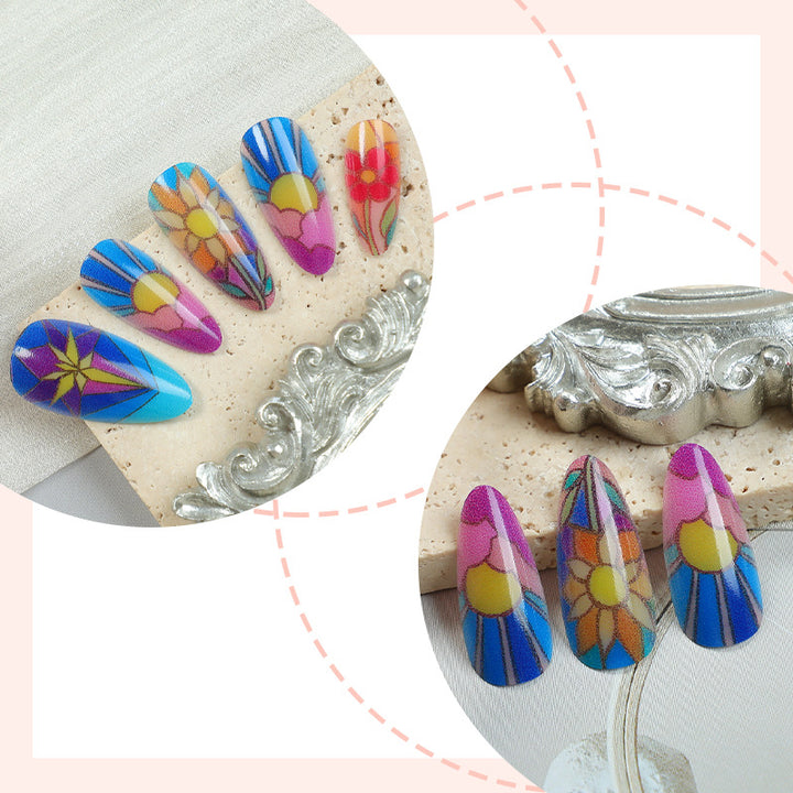 Künstlerisches Press-On-Nagelset mit floralen und geometrischen Mustern Karnz