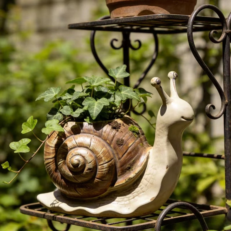 Schneckenförmiger Blumentopf
