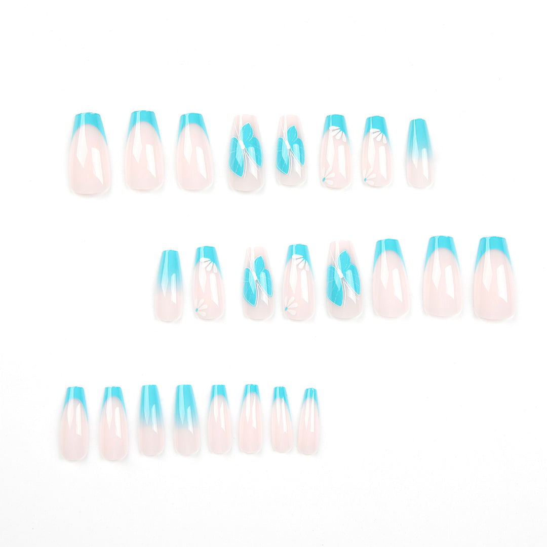 Kunstvolle Nagelkunst mit Ombre- und Blumenverzierungen Karnz