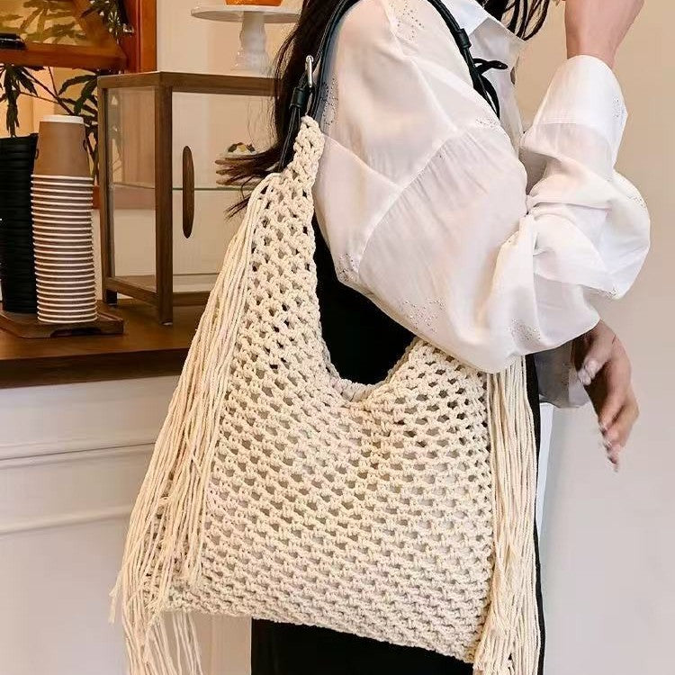 Damen Makramee Handtasche mit fransigen Details Karnz