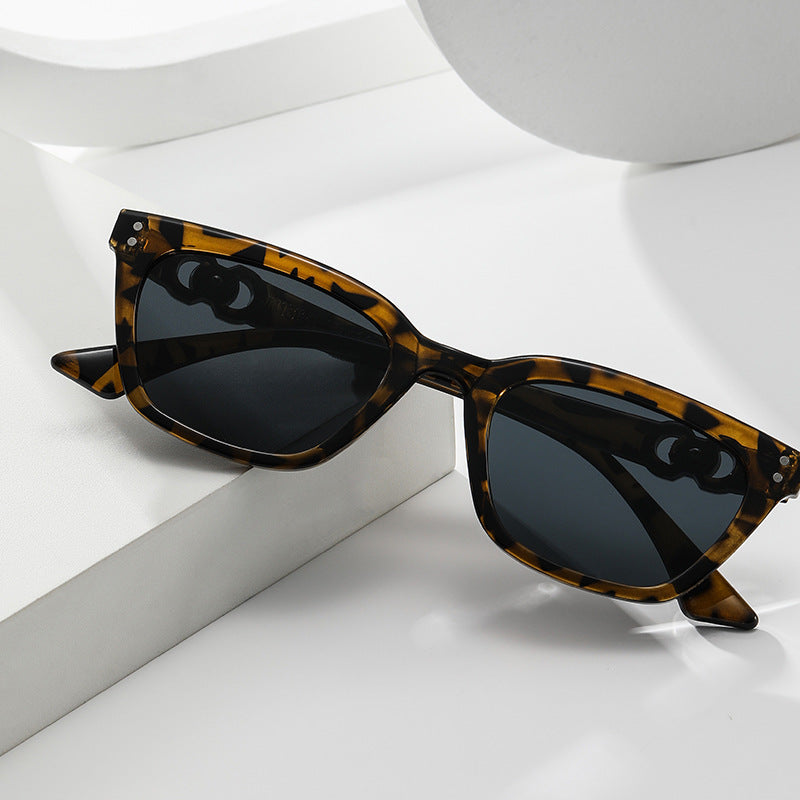 Damen Elegante und modische Sonnenbrille mit dekorativem Metallrahmen Karnz
