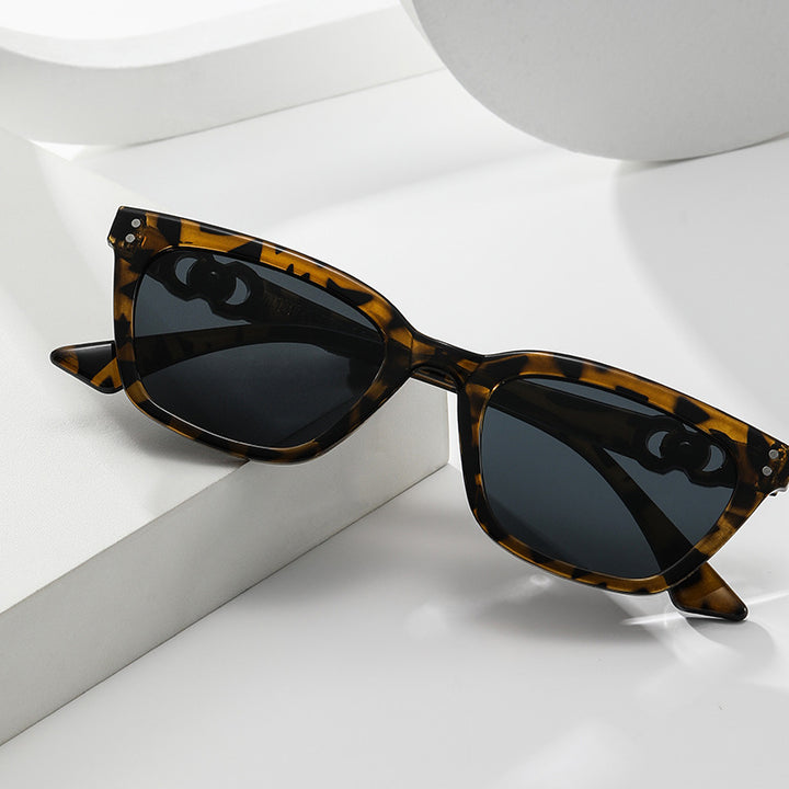 Damen Elegante und modische Sonnenbrille mit dekorativem Metallrahmen Karnz