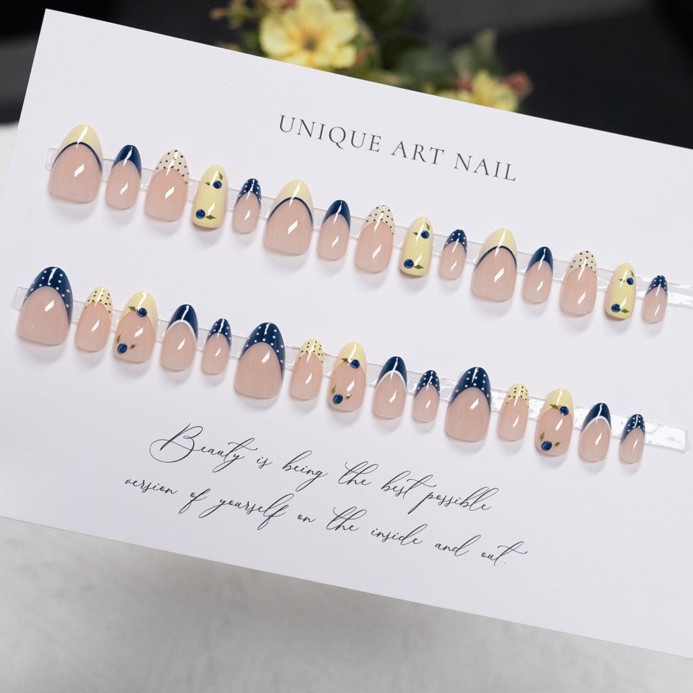 Künstlerische Press-On Nagelkunst