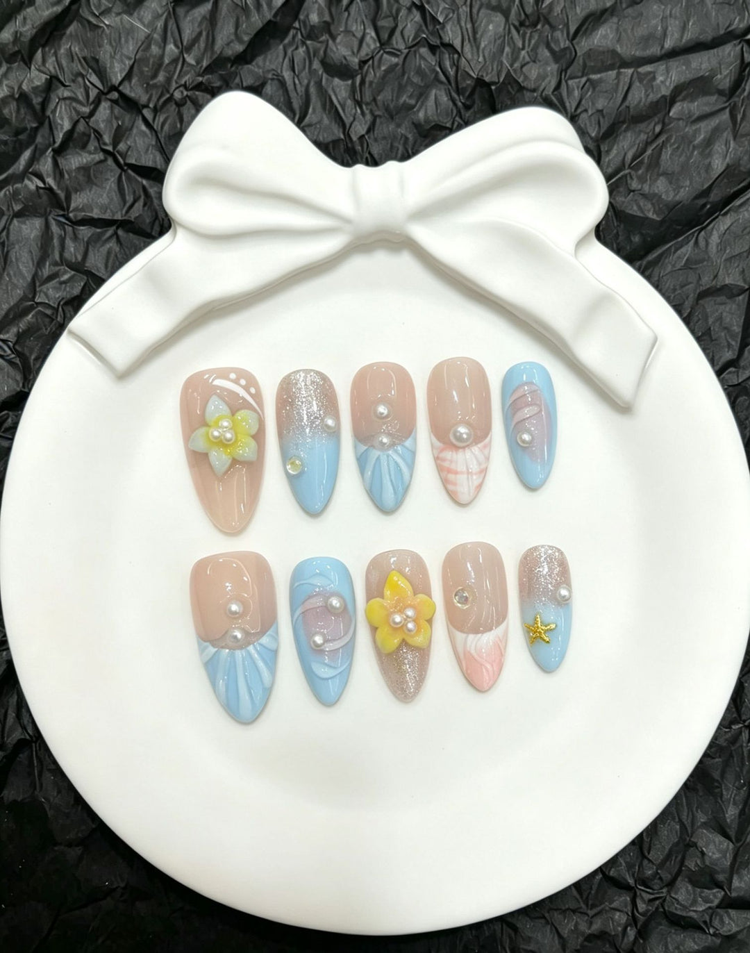 Floral Decorative Press-On Nail Art Set mit eleganten Schmuckakzenten