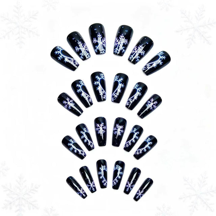 Künstlerisch Schneeflocken-Muster Nagelkunst Karnz