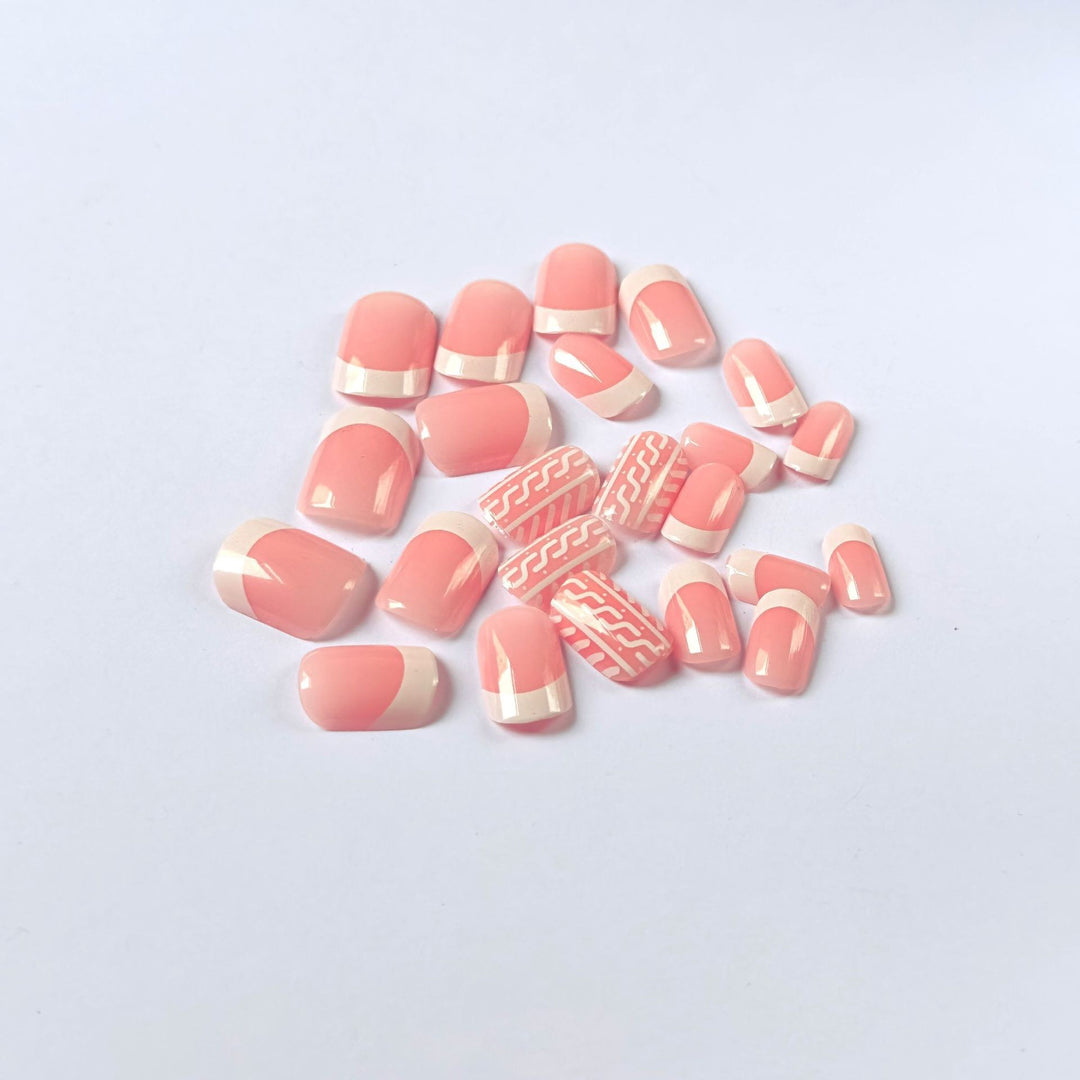 Elegantes French Tip Nageldesign-Kit