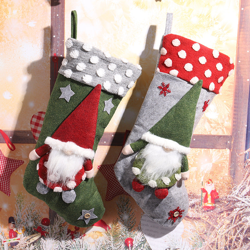 Niedlicher Weihnachtsstrumpf mit Gnom-Motiv Karnz