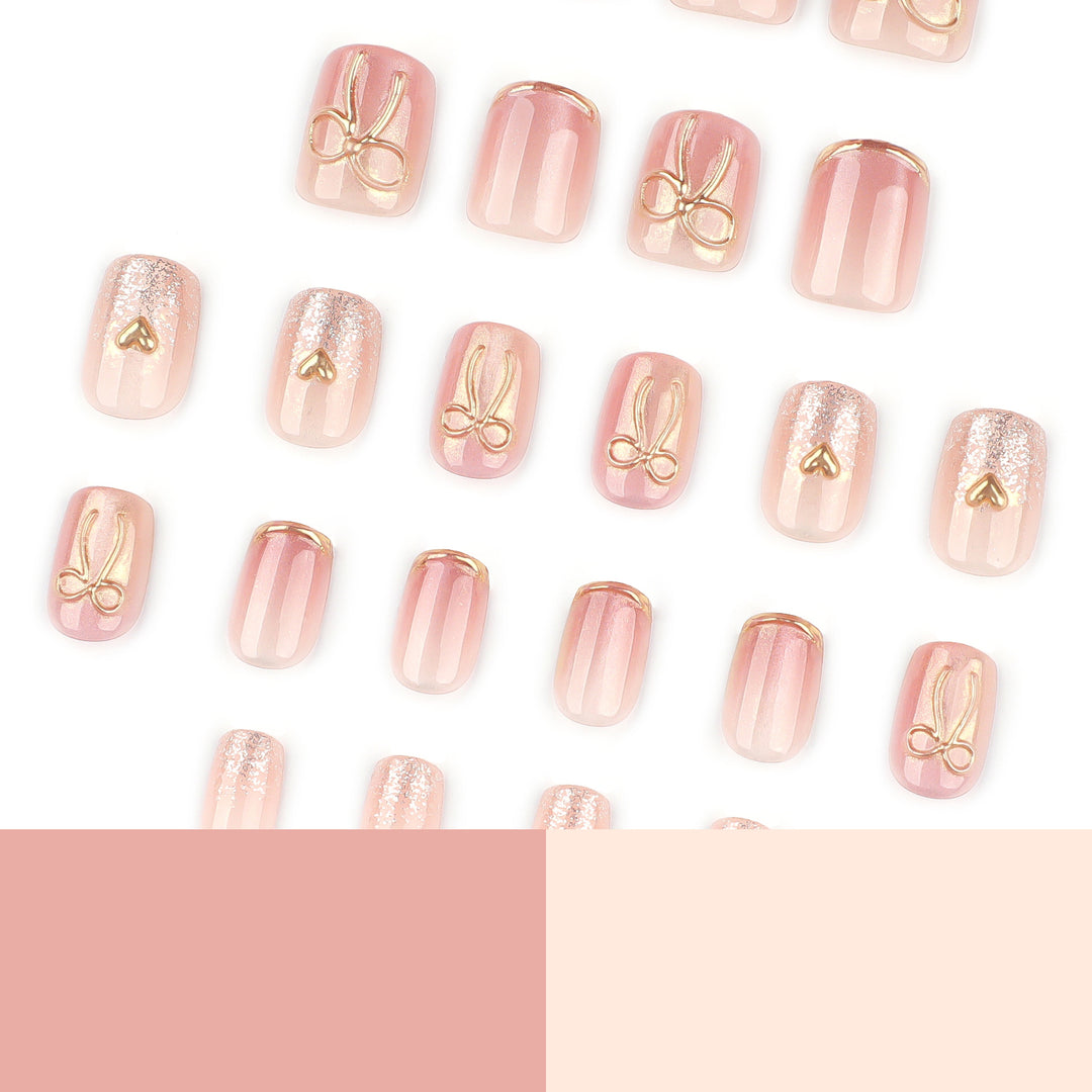 Glamouröse Acryl-Nägel mit elegantem Gold-Design Karnz