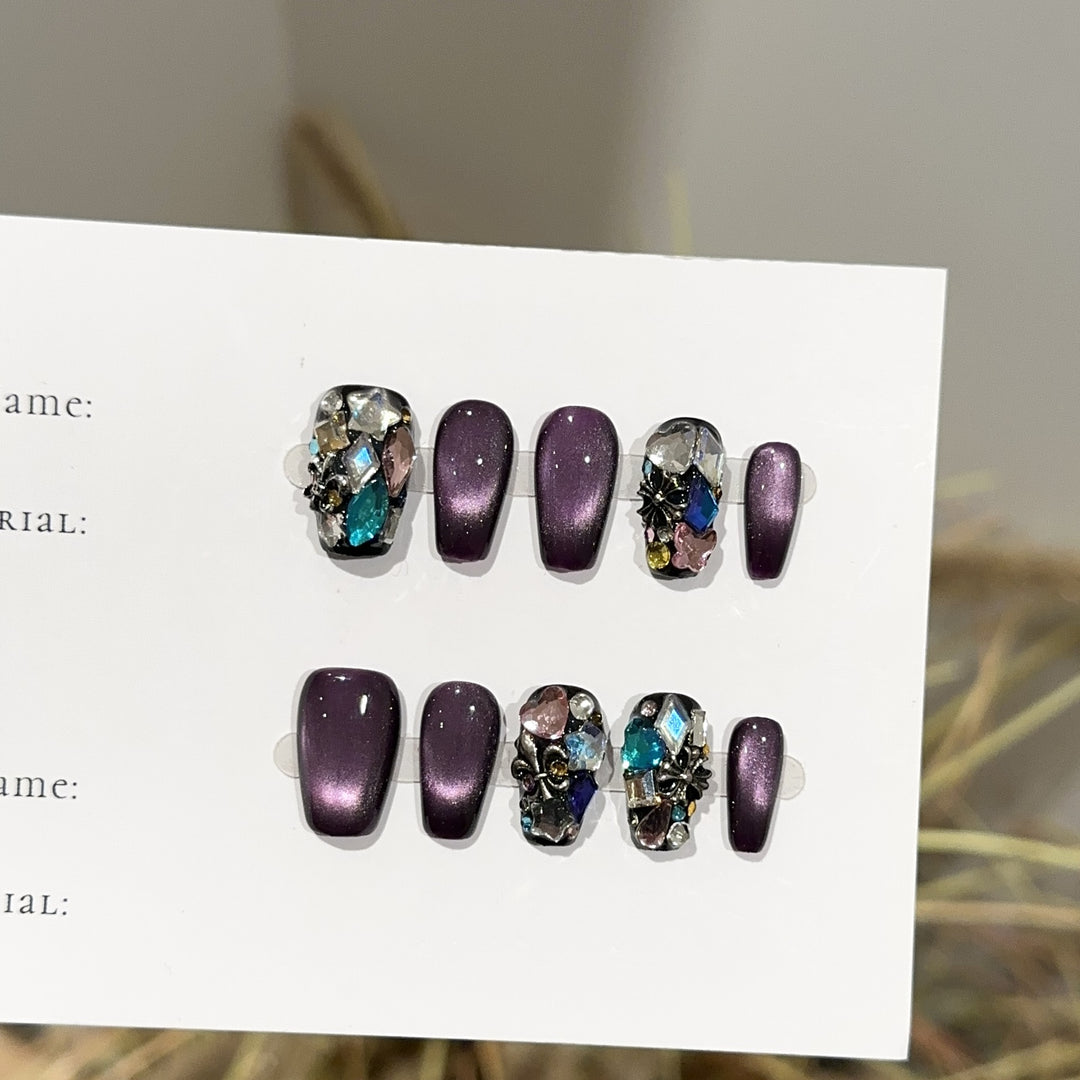 Dekorative Nagelkunst