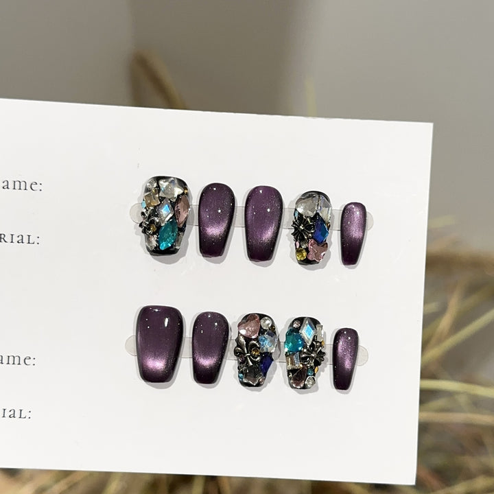 Dekorative Nagelkunst