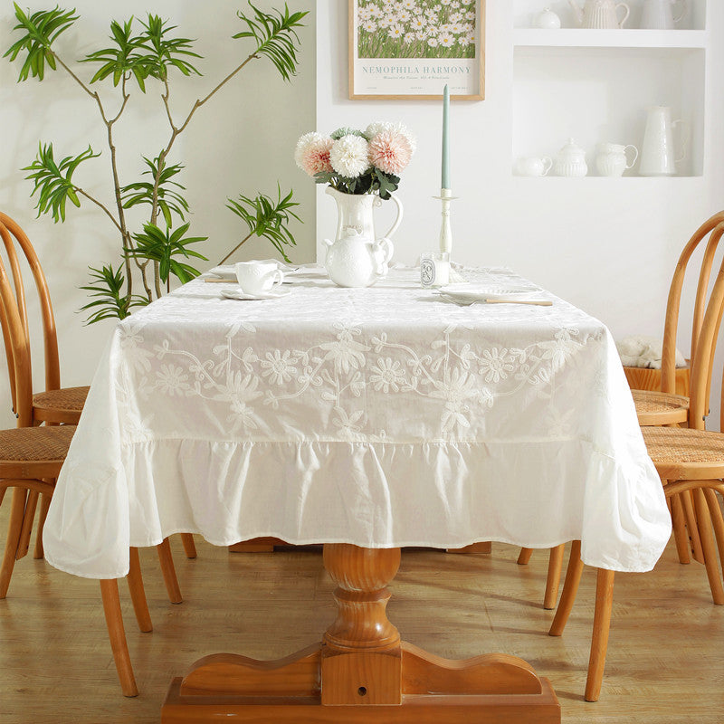 Elegante Blumenmuster-Tischdecke