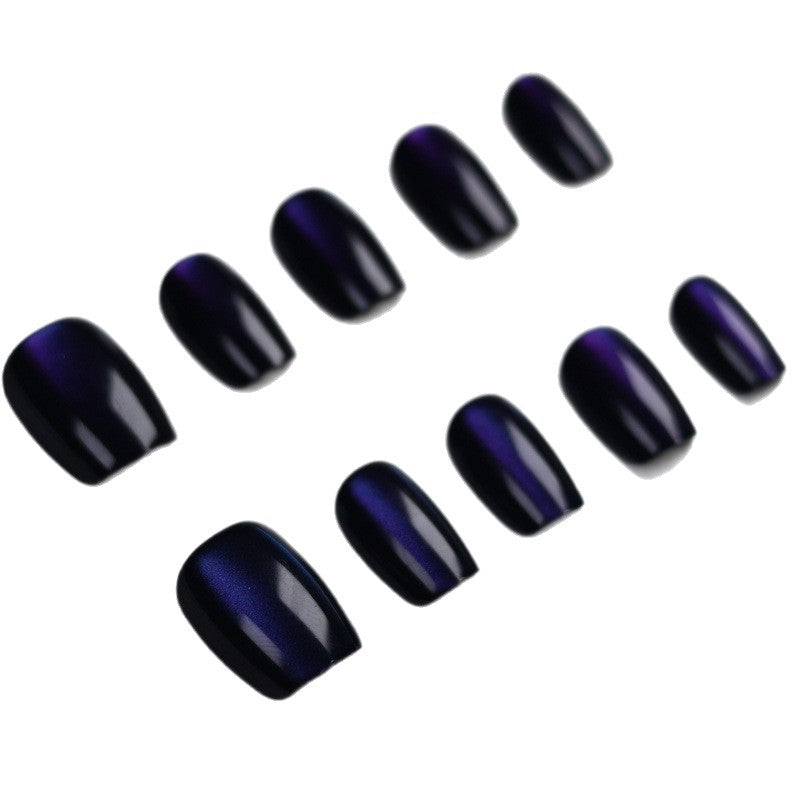 Hochglänzende Nagelmodellage Karnz