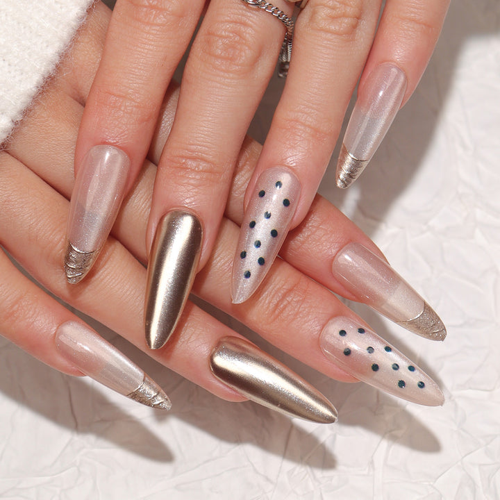 Glamouröse Stiletto-Nagelerweiterungen Karnz