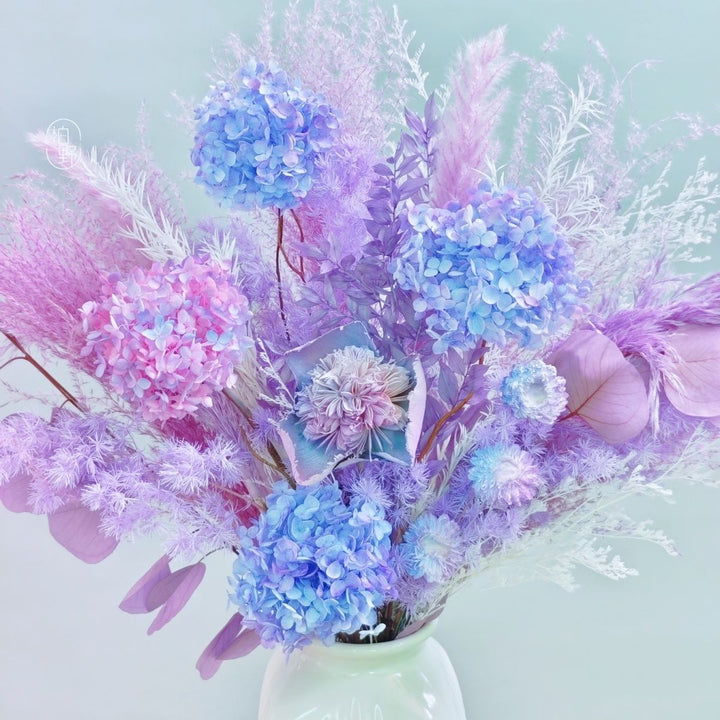 Dekorative Blumen-Centerpiece-Anordnung für besondere Anlässe