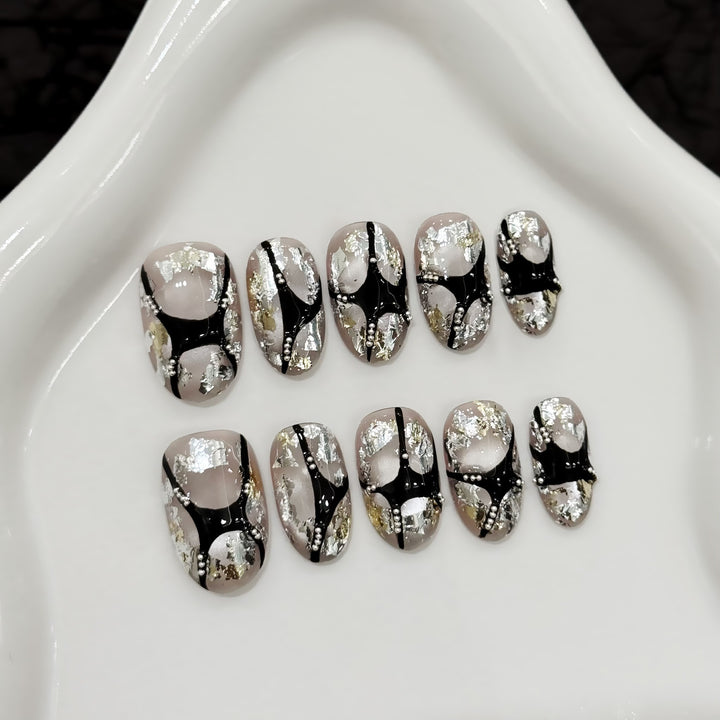 Kunstvoll gestaltetes Press-On Nagelset