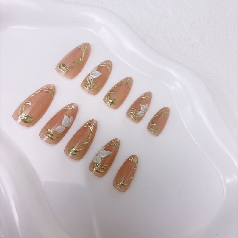 Elegante Kunstnägel mit Marmor- und Goldakzenten Karnz