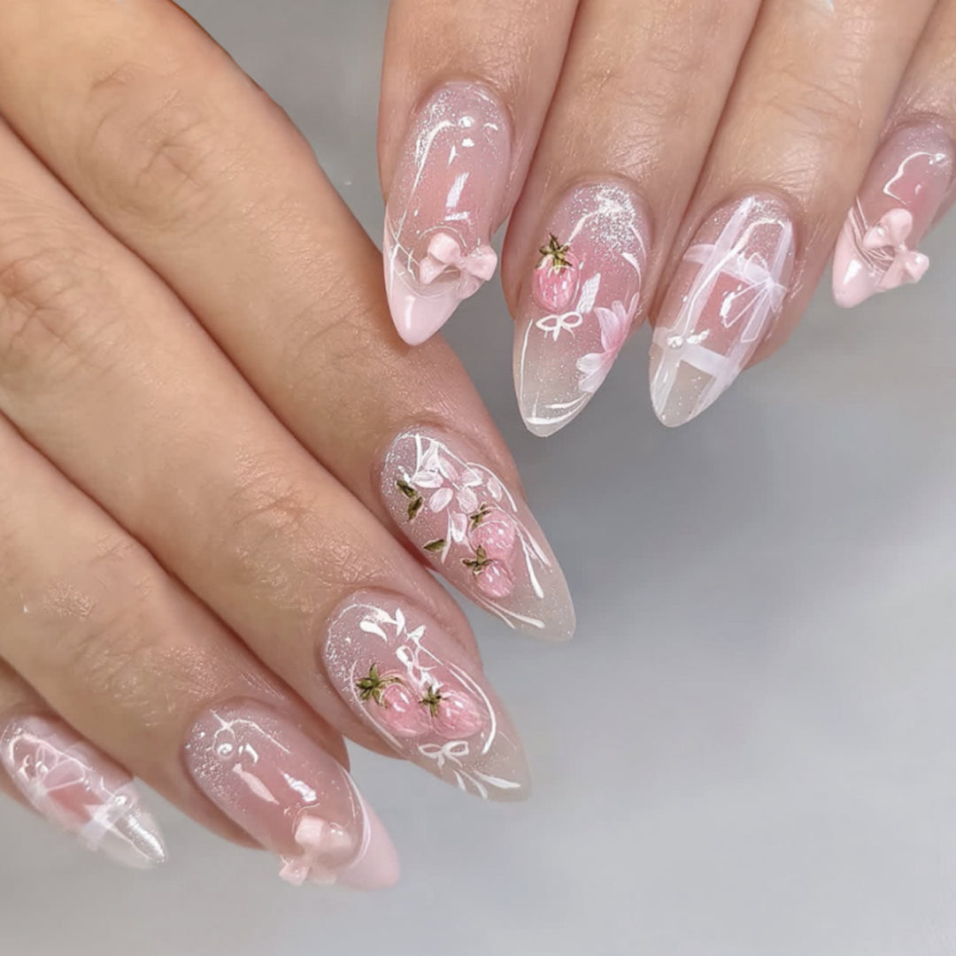 Kunstvolle Nagelverlängerungen mit floralem Design Karnz