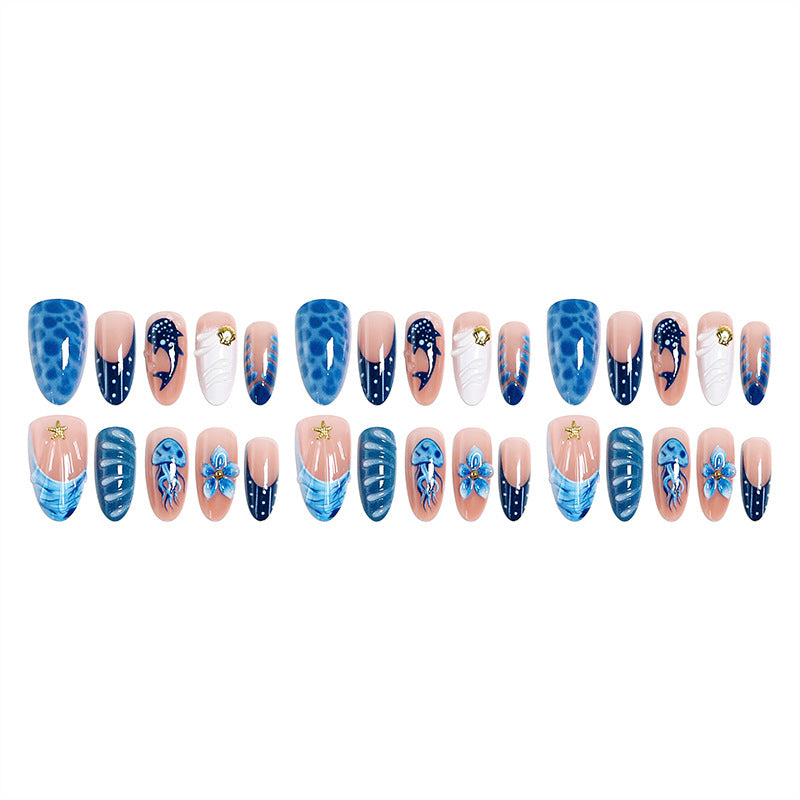 Kunstvolle 3D Nagelspitzen mit maritimen Motiven Karnz