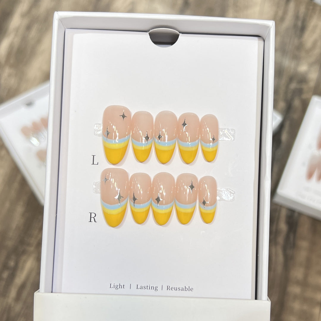 Stylisches Press-On-Nagelset mit einzigartigem bunten Design Karnz