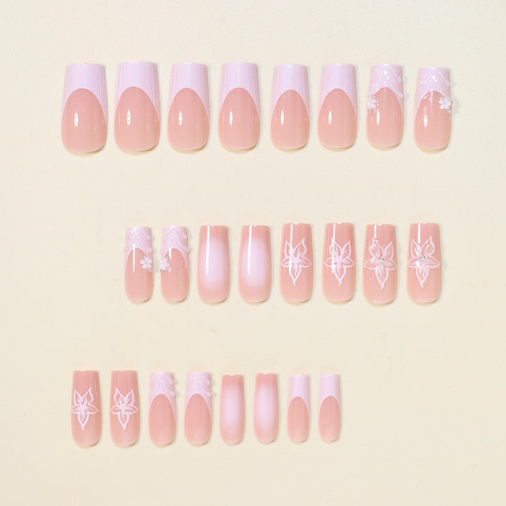 Elegante Florale Press-On Nagelkunst Karnz