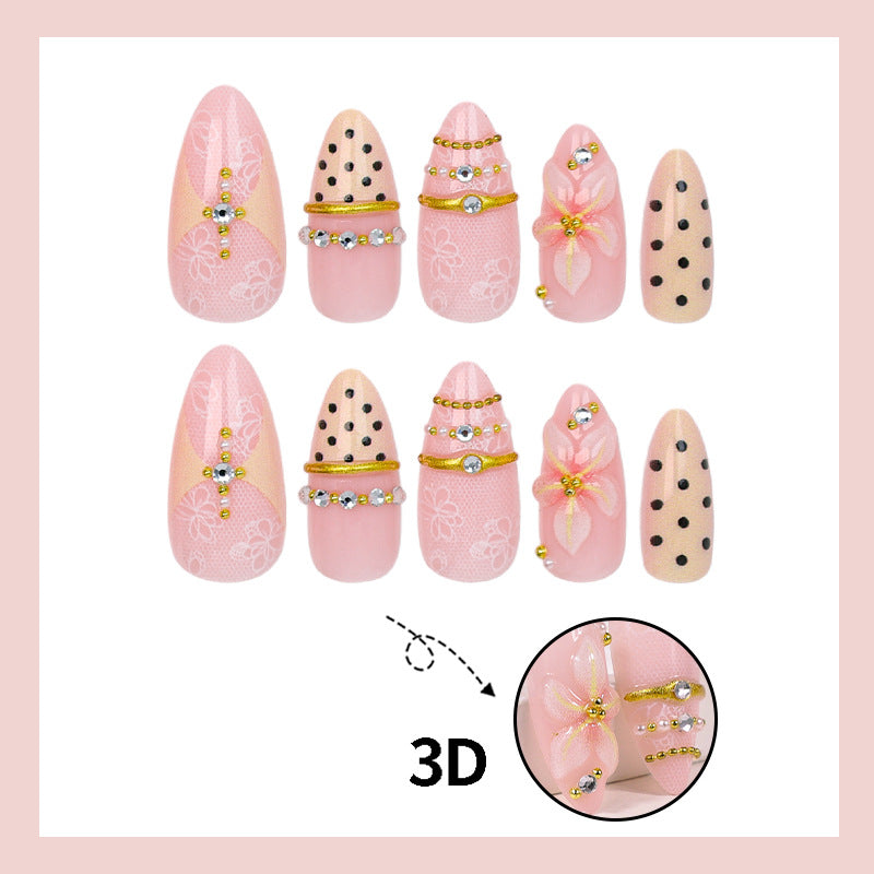 Kunstnagelset mit zarten Blumenmustern und eleganten Akzenten Karnz