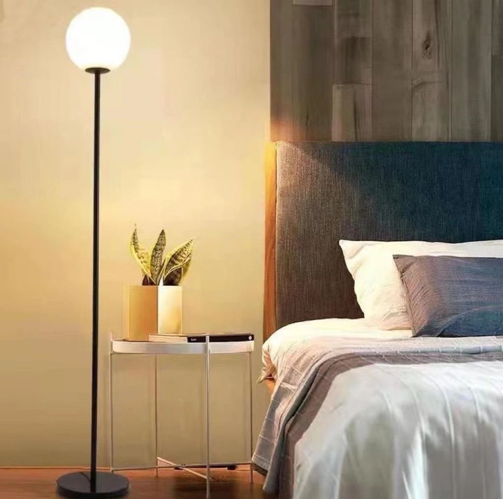 Minimalistische Globe Stehlampe