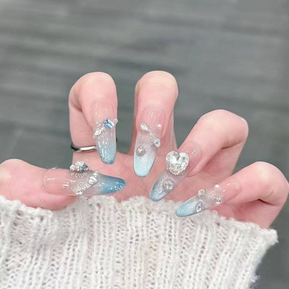 Glamouröse Nagelspitzen Karnz