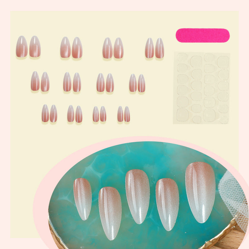 Kunstnagelset mit elegantem French-Design Karnz