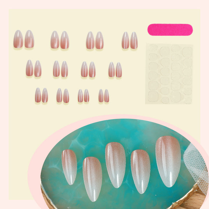 Kunstnagelset mit elegantem French-Design Karnz