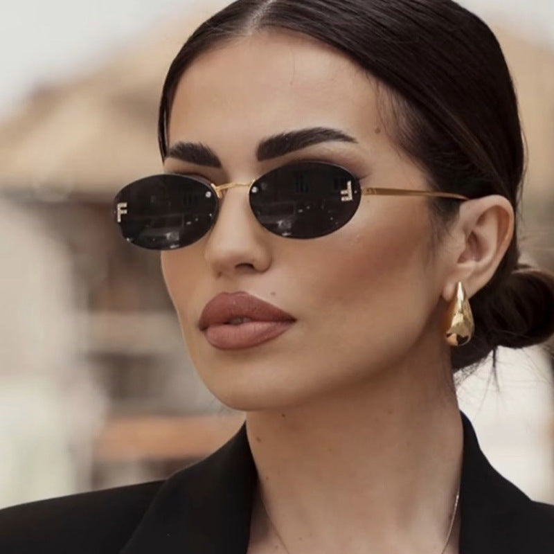 Damen modische Sonnenbrille mit eleganter, verspiegelter Gläserfront und filigranem Metallrahmen Karnz
