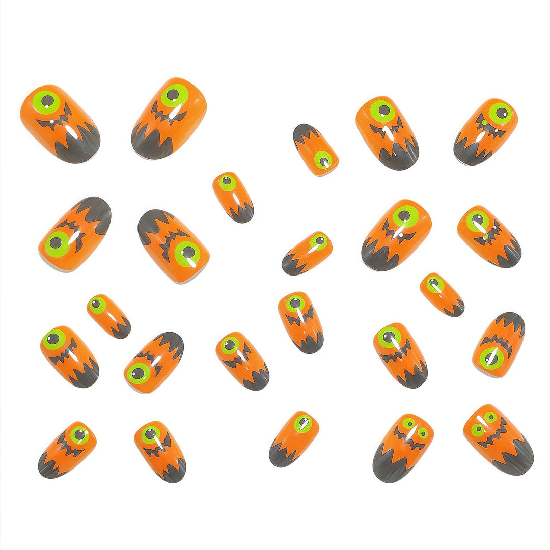 Kreative Halloween Kunstnägel mit gruseligen Motiven Karnz