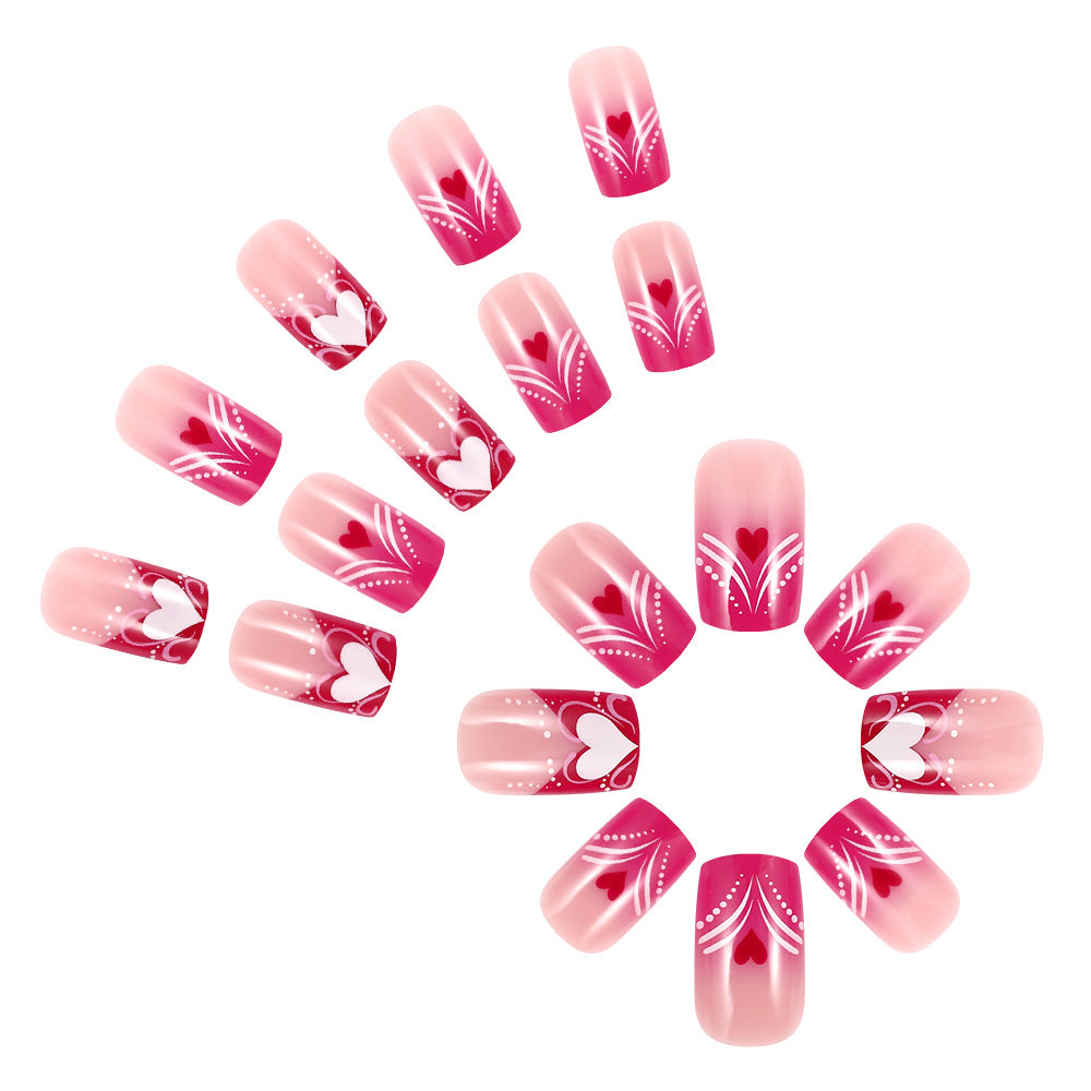Herz-verzierte Press-On Nagelkunst Karnz
