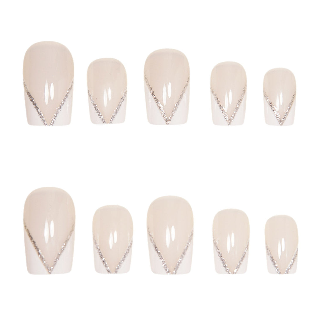Elegante Press-On Nagelkunst Tipps mit Strass-Akzenten Karnz