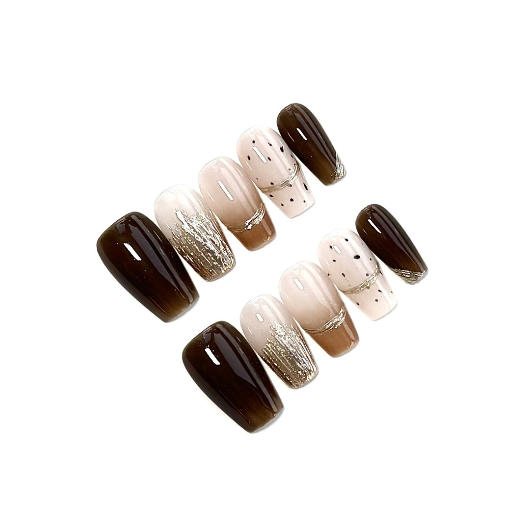 Elegantes Press-On-Nagelkunstset mit einzigartigen Texturen