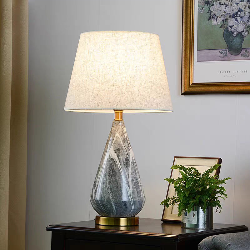 Elegante Marmorfuß Tischlampe