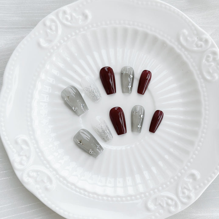 Elegantes Press-On Nagelset mit Glitzer und Strassakzenten