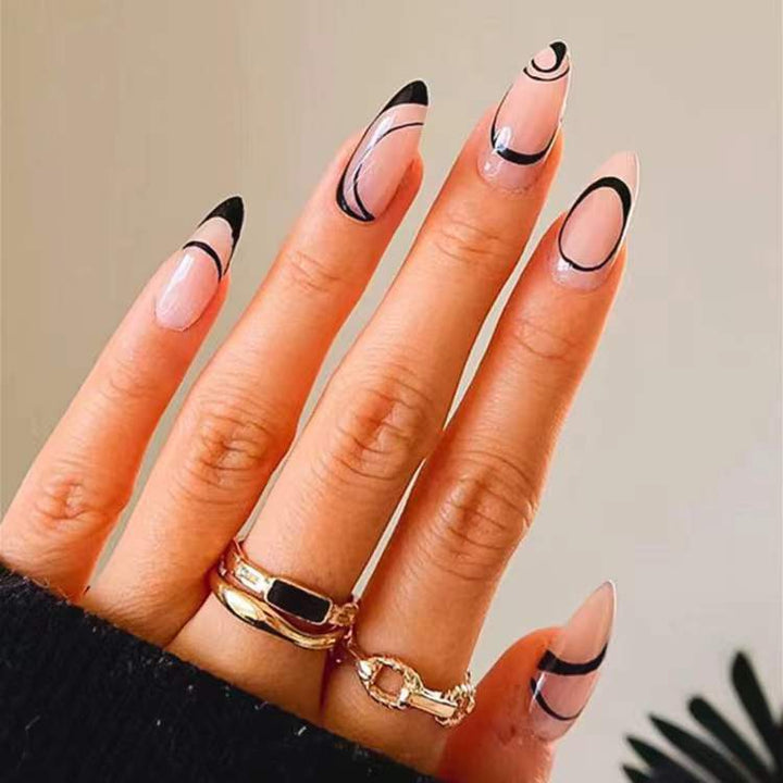 Kunstnägel mit elegantem minimalistischen Design Karnz