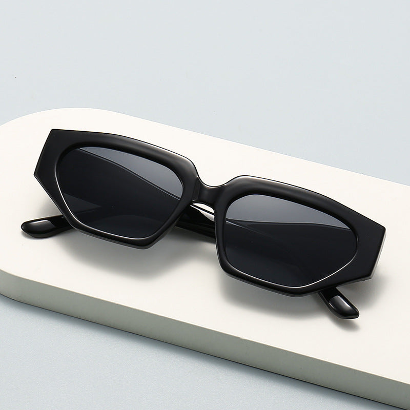 Damen Modische Sonnenbrille im innovativen polygonalen Design Karnz