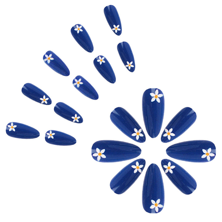 Künstlerisches Floral Press-On Nageldesign Karnz