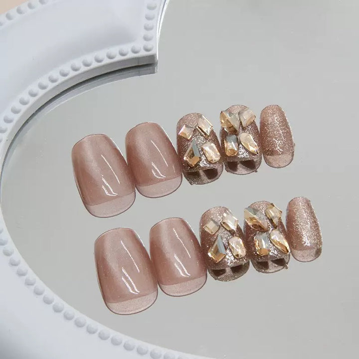 Glitter Nagelset mit luxuriösen Steinverzierungen Karnz