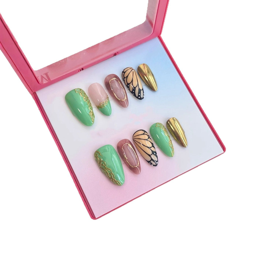 Künstlerisches Press-On-Nagelset mit elegantem Schmetterling und floralen Akzenten