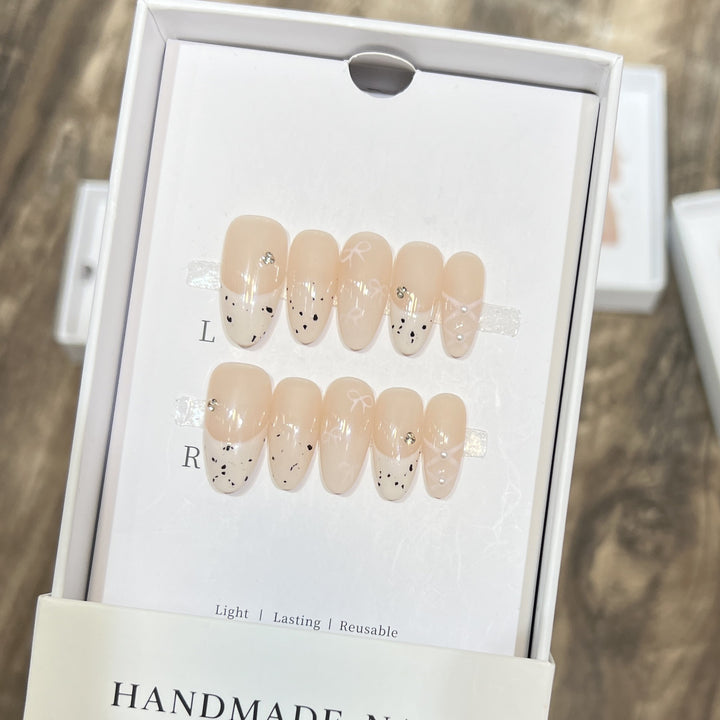 Handgemachtes dekoratives Press-On-Nagelset Karnz