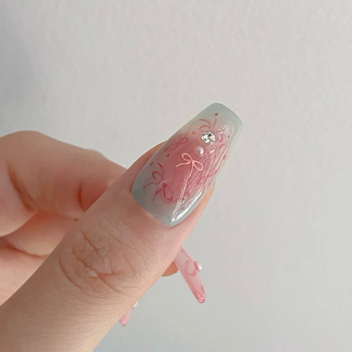 Künstlerisches Press-On Nageldesign