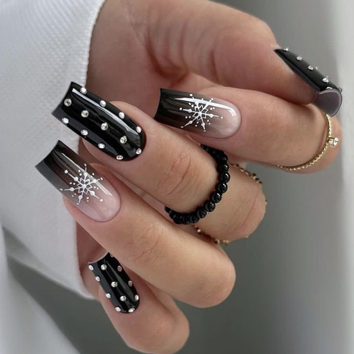 Glamouröses Kunstnagelset mit Dekorativen Strass- und Sternenmotiven Karnz