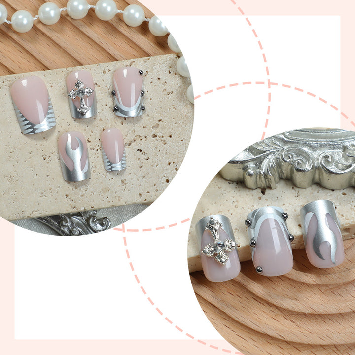 Dekoratives Press-On Nagelkunstset mit stilvollen Marmor- und Edelsteinakzenten Karnz