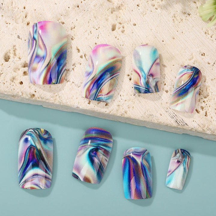 Kunstnagelset im modernen Marble-Design Karnz